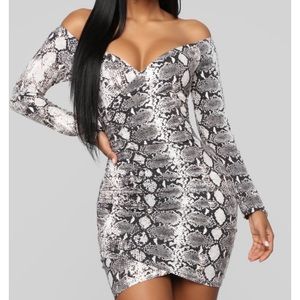 Snake print stretch long sleeve mini size S